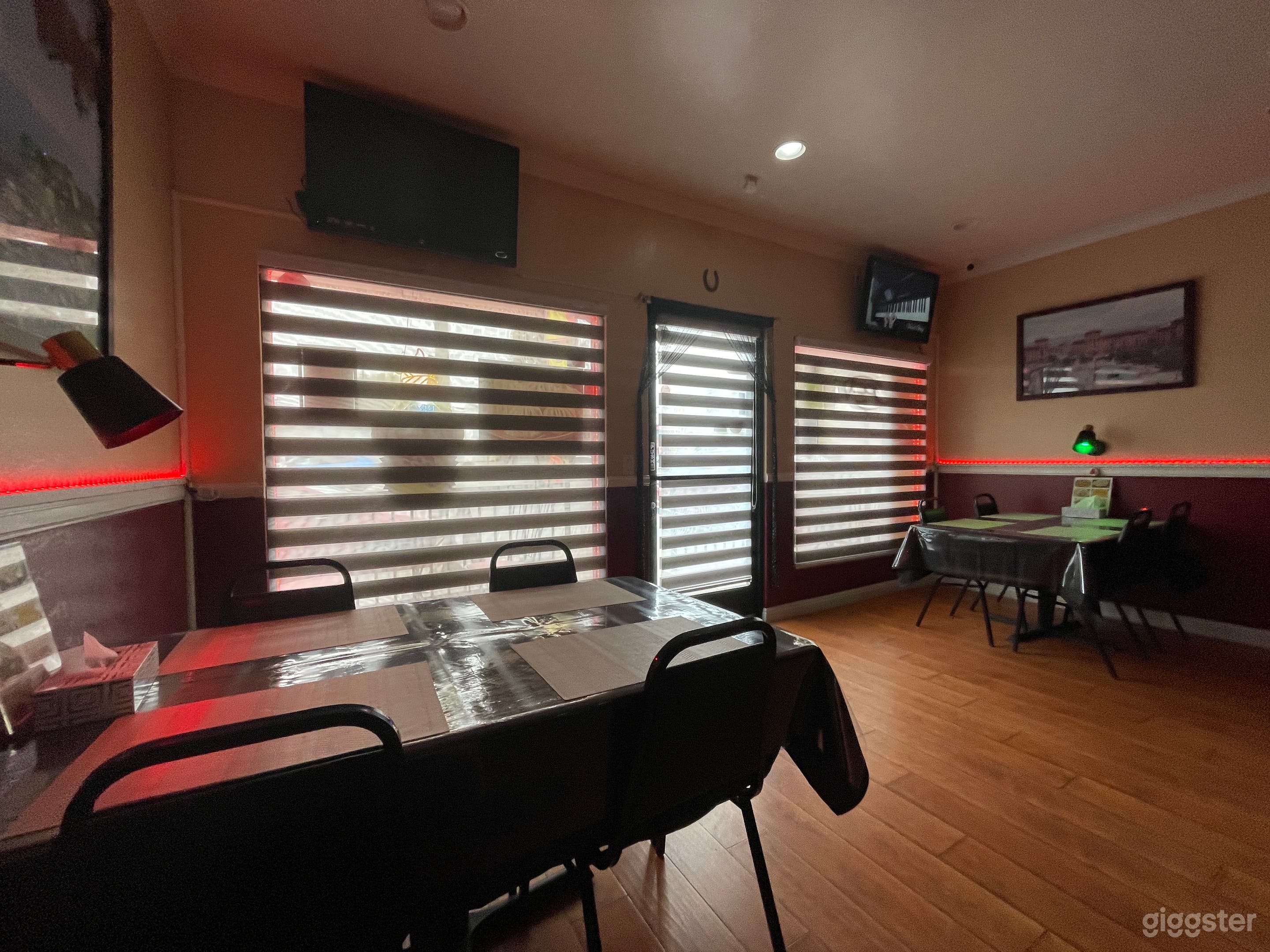 Traditional Old Country Foreign Restaurant  Photo 3