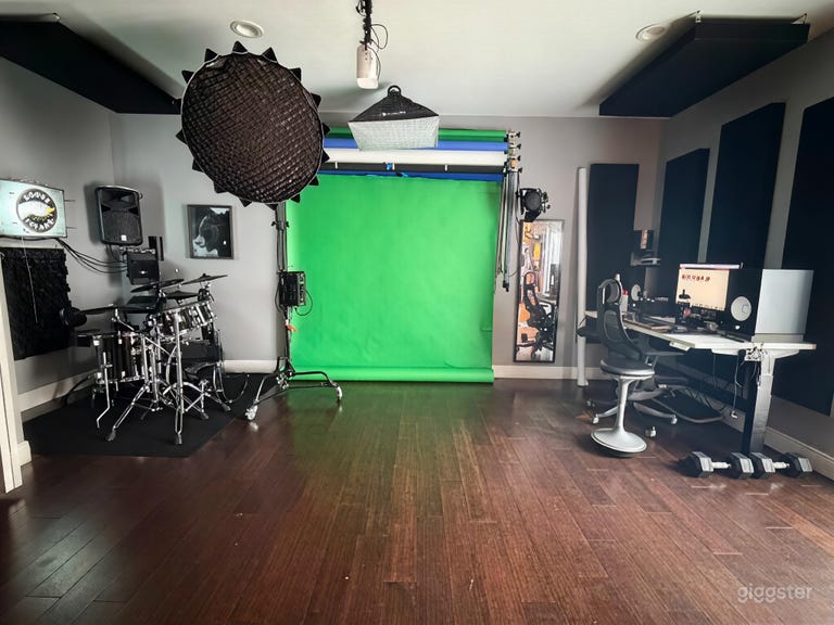  Hollywood Green Screen & Podcast Studio 