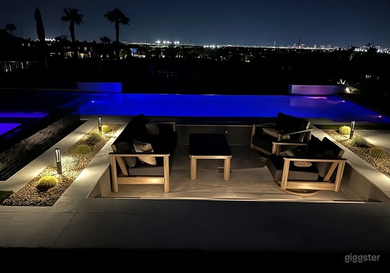  Sophisticated Resort Style Backyard 