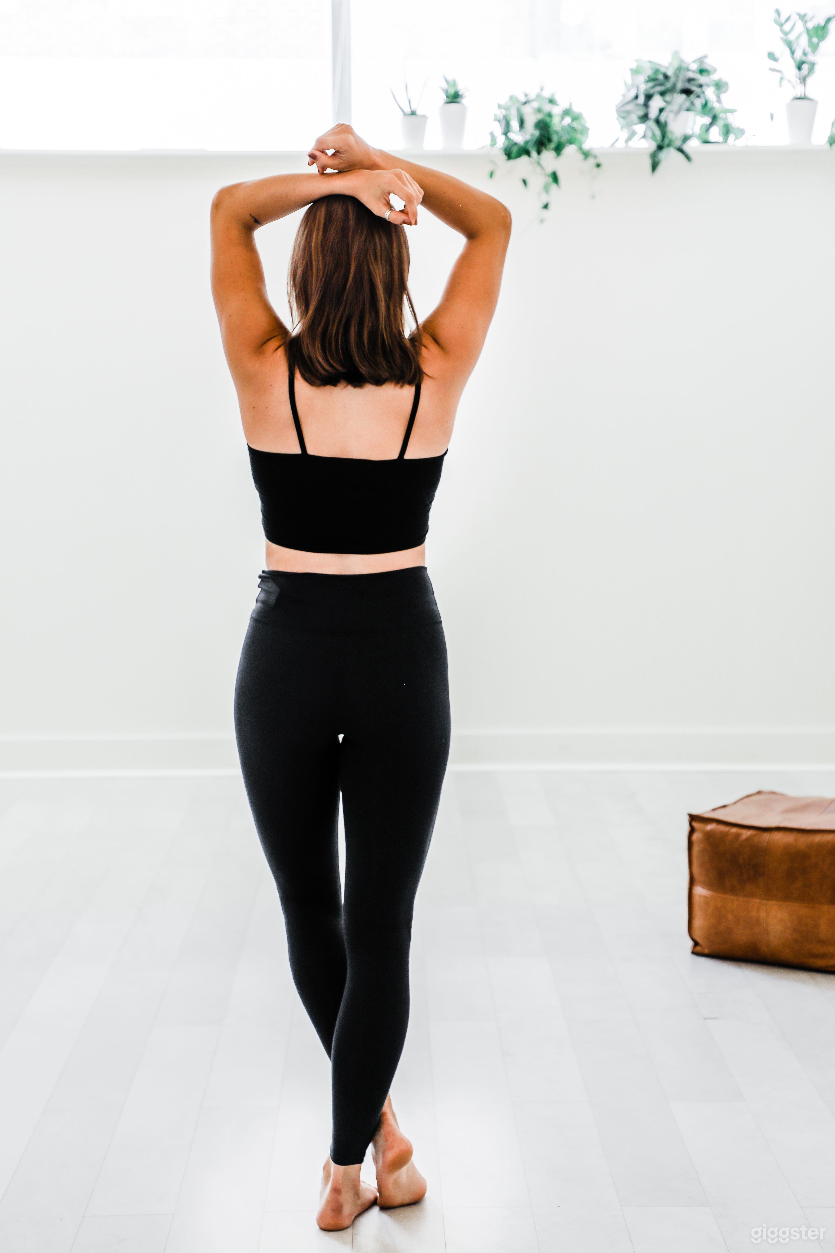 Modern, white fitness and wellness space Photo 4