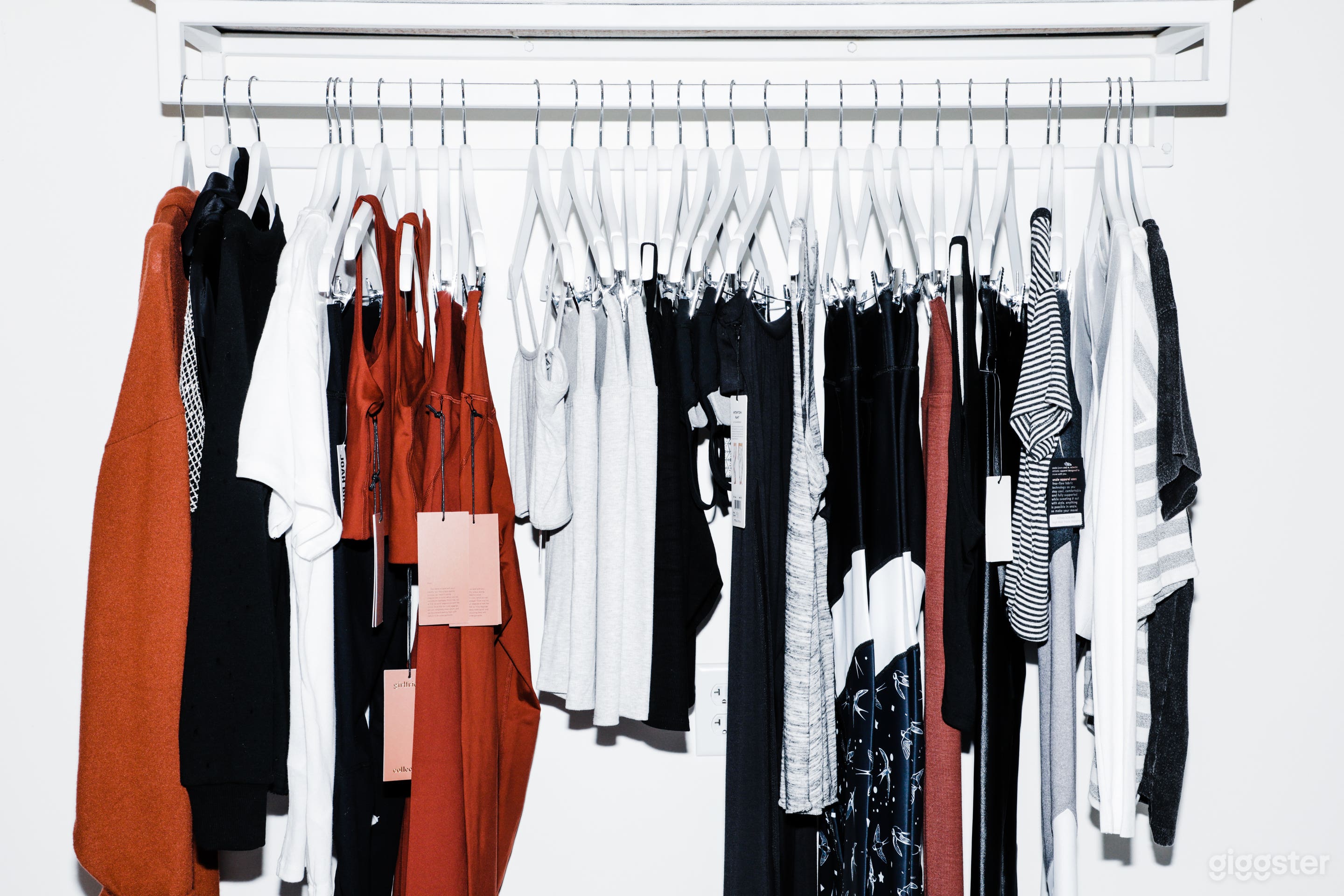 Modern, white fitness and wellness space Photo 3