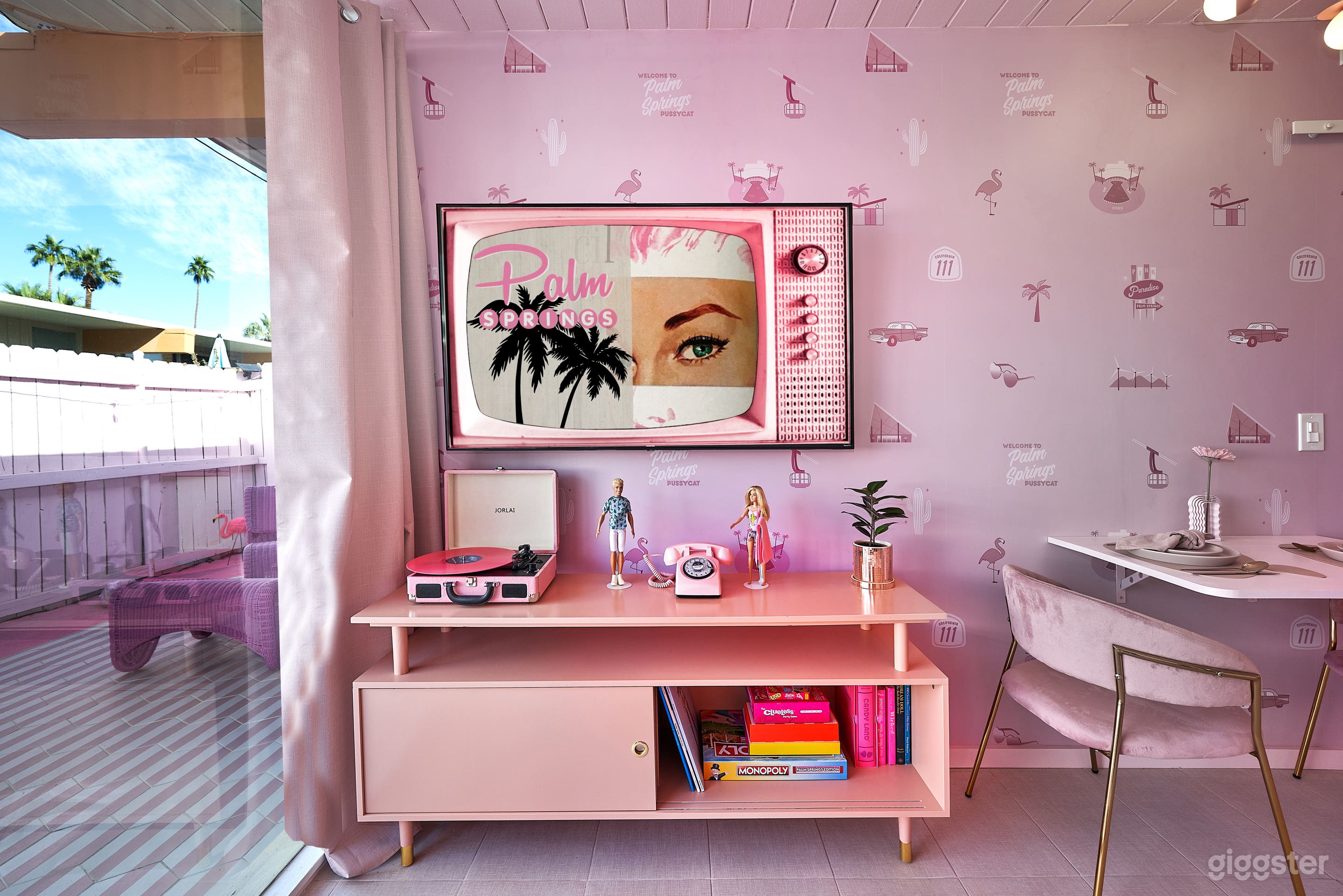 Large floor to ceiling windows brings in lots of light!