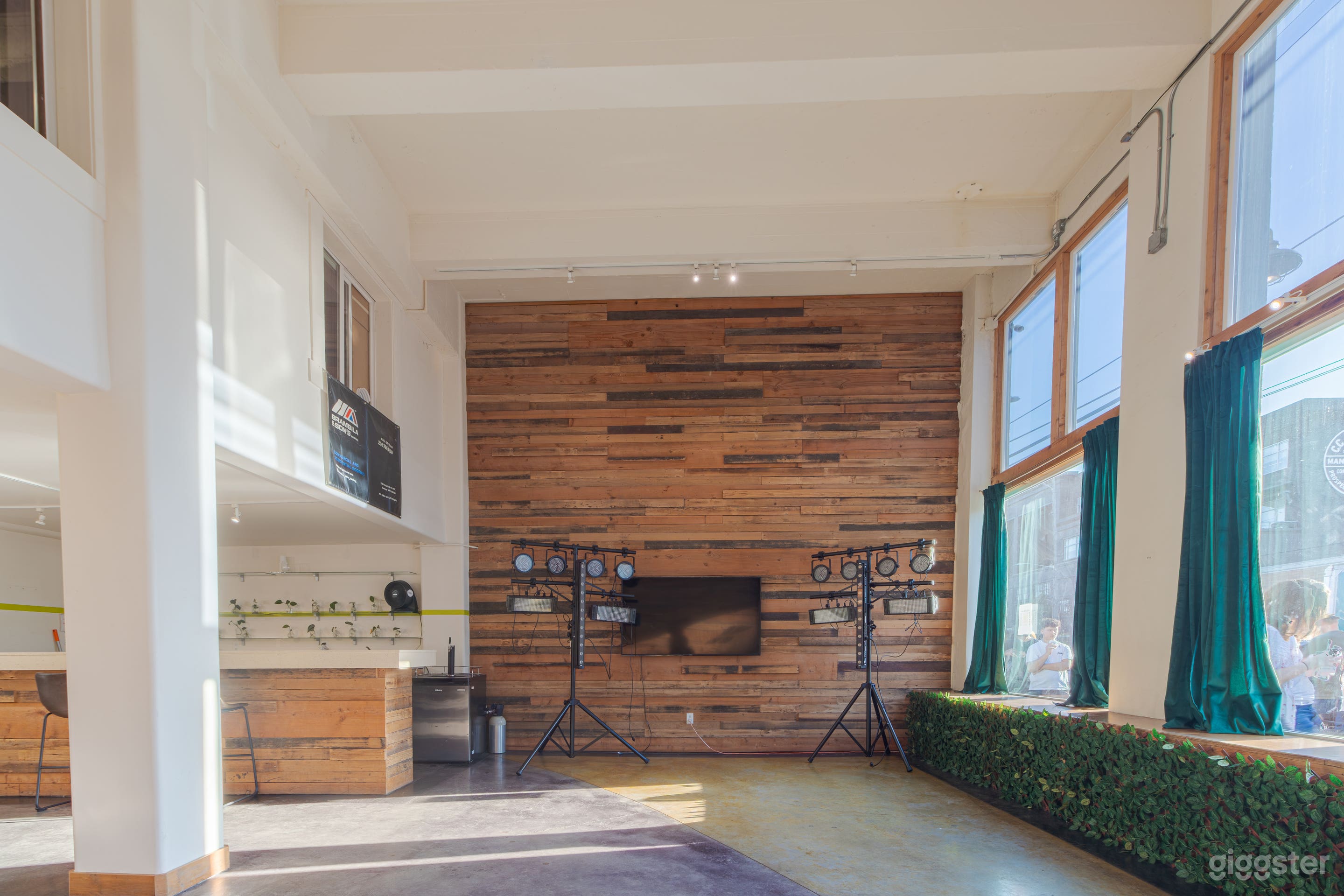 SEATTLE’S CREATIVE WAREHOUSE Photo 2