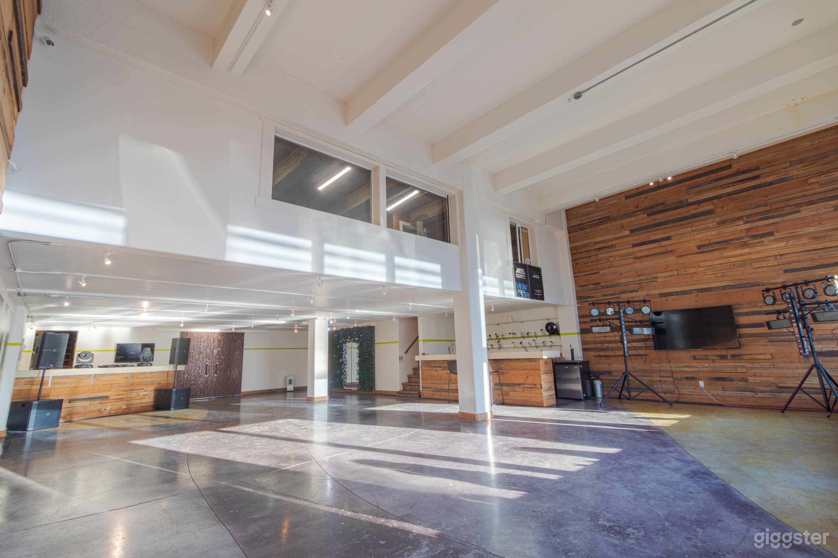 SEATTLE’S CREATIVE WAREHOUSE Photo 1