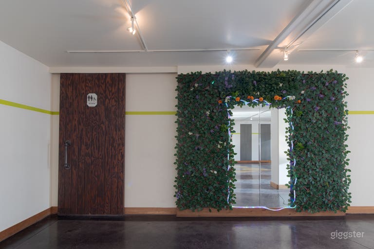  SEATTLE’S CREATIVE WAREHOUSE 