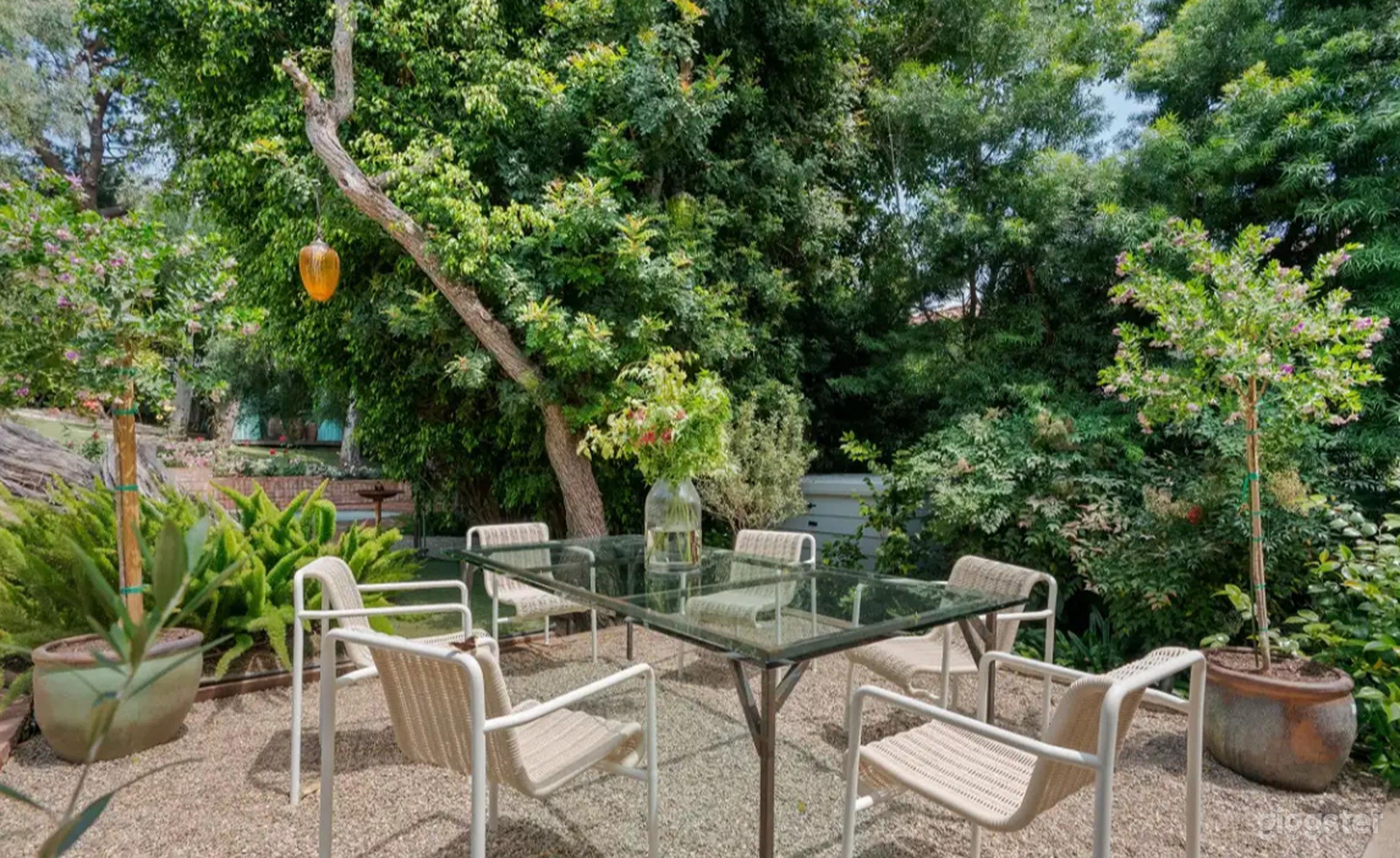 Vintage-Meets-Modern Creative Outdoor Oasis Near Sunset Blvd Photo 4