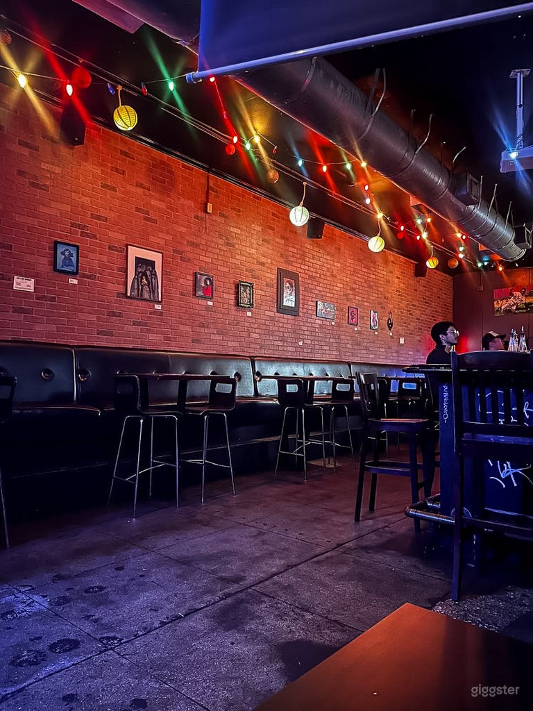  Bar Clásico Urbano con Bebidas Artesanales, Música en Vivo y Ambiente Rudo 