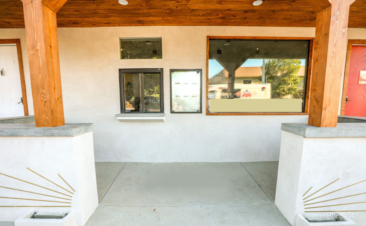 Coffee Shop at Melrose x Western in Hollywood! Photo 1