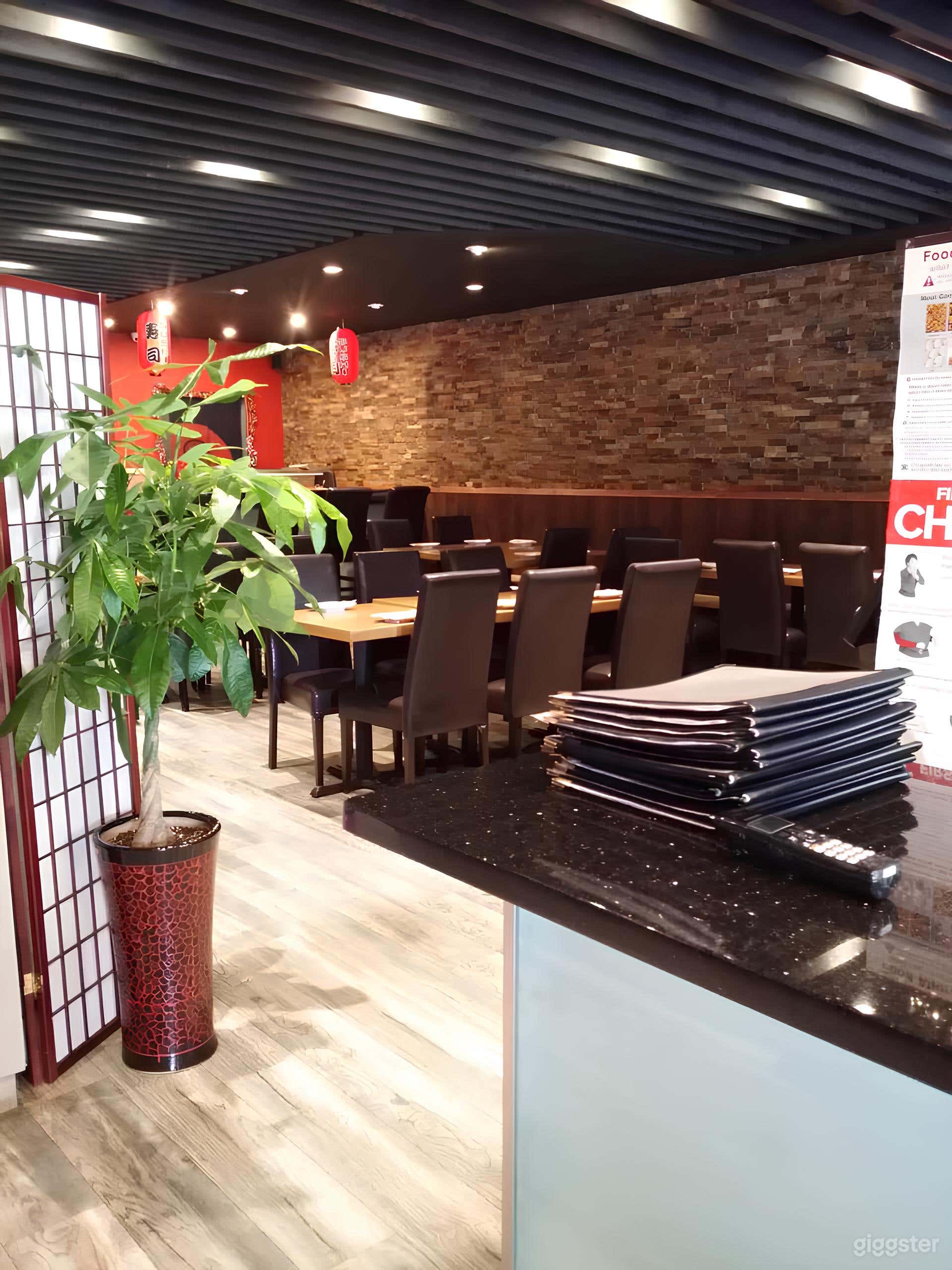 Cozy Main Dining Area - next to LIRR Photo 3