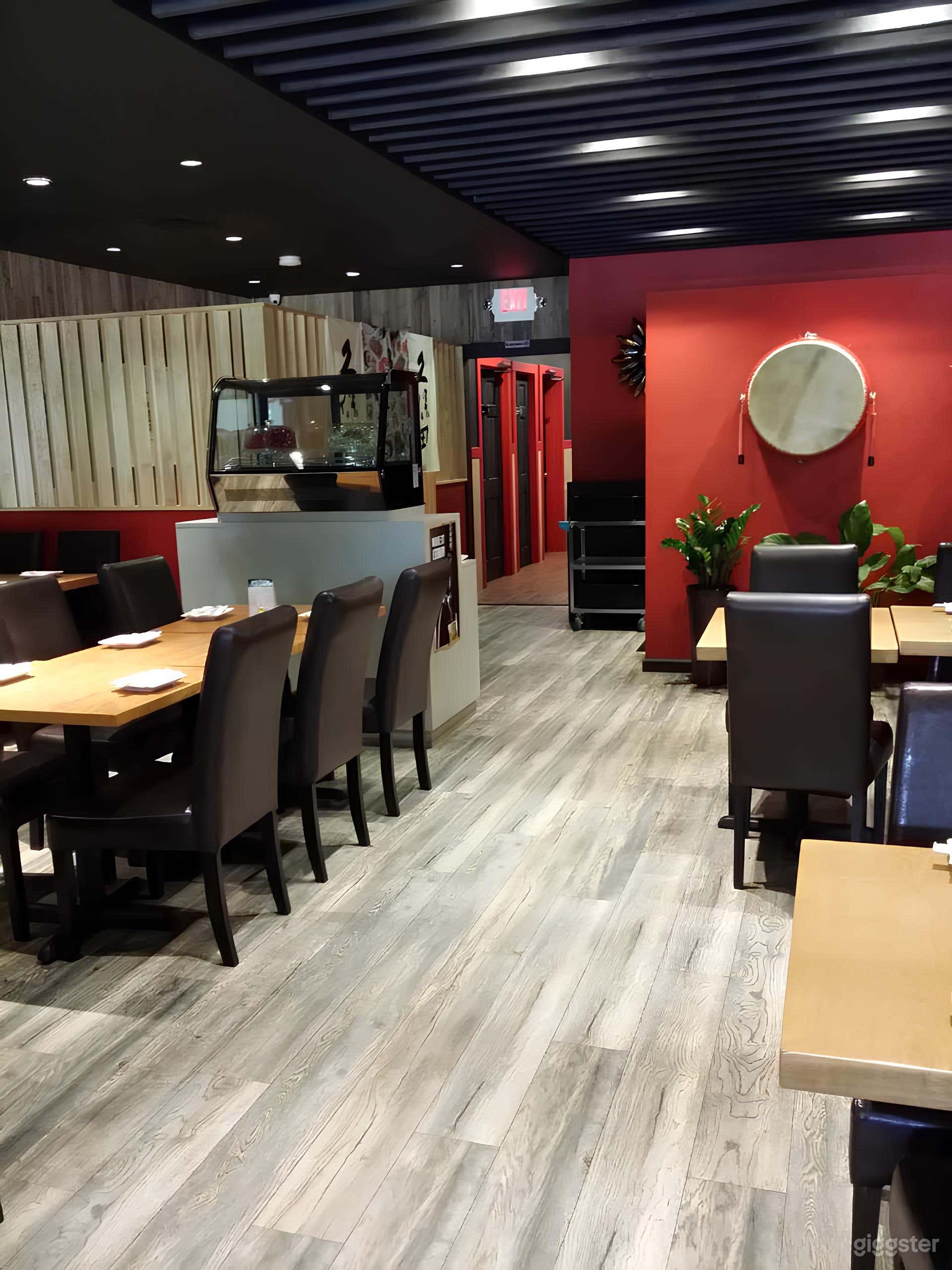 Cozy Main Dining Area - next to LIRR Photo 4