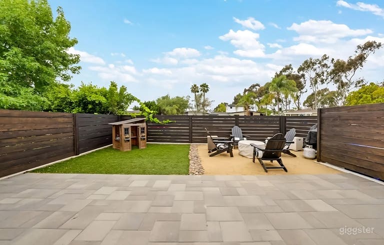  Modern Private Backyard Paradise 