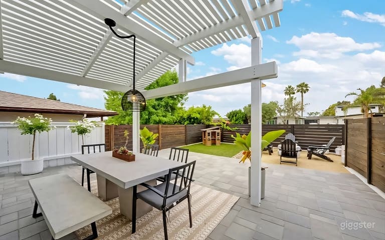  Modern Private Backyard Paradise 