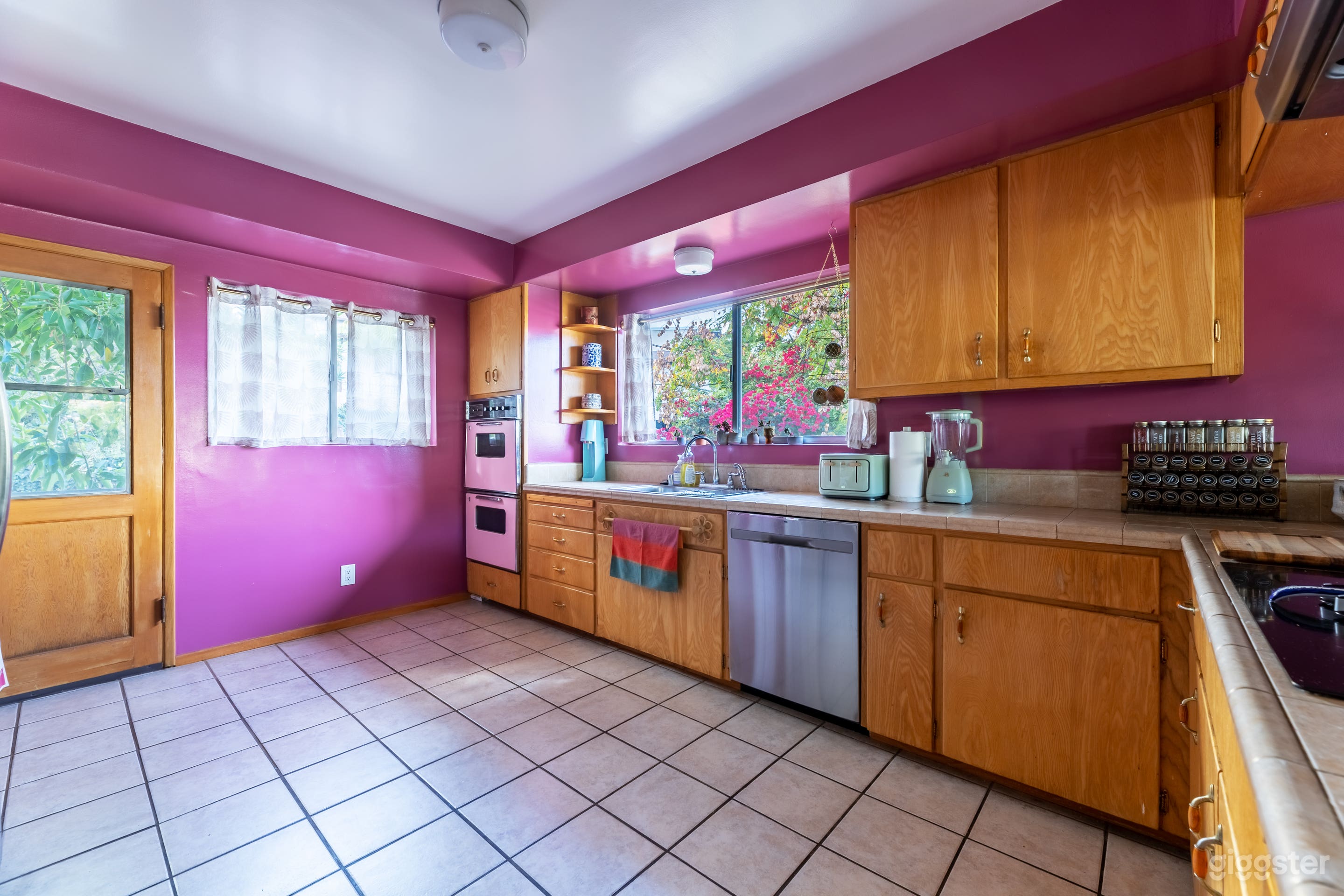 Colorful Retro Maximal House In The Hills Photo 4