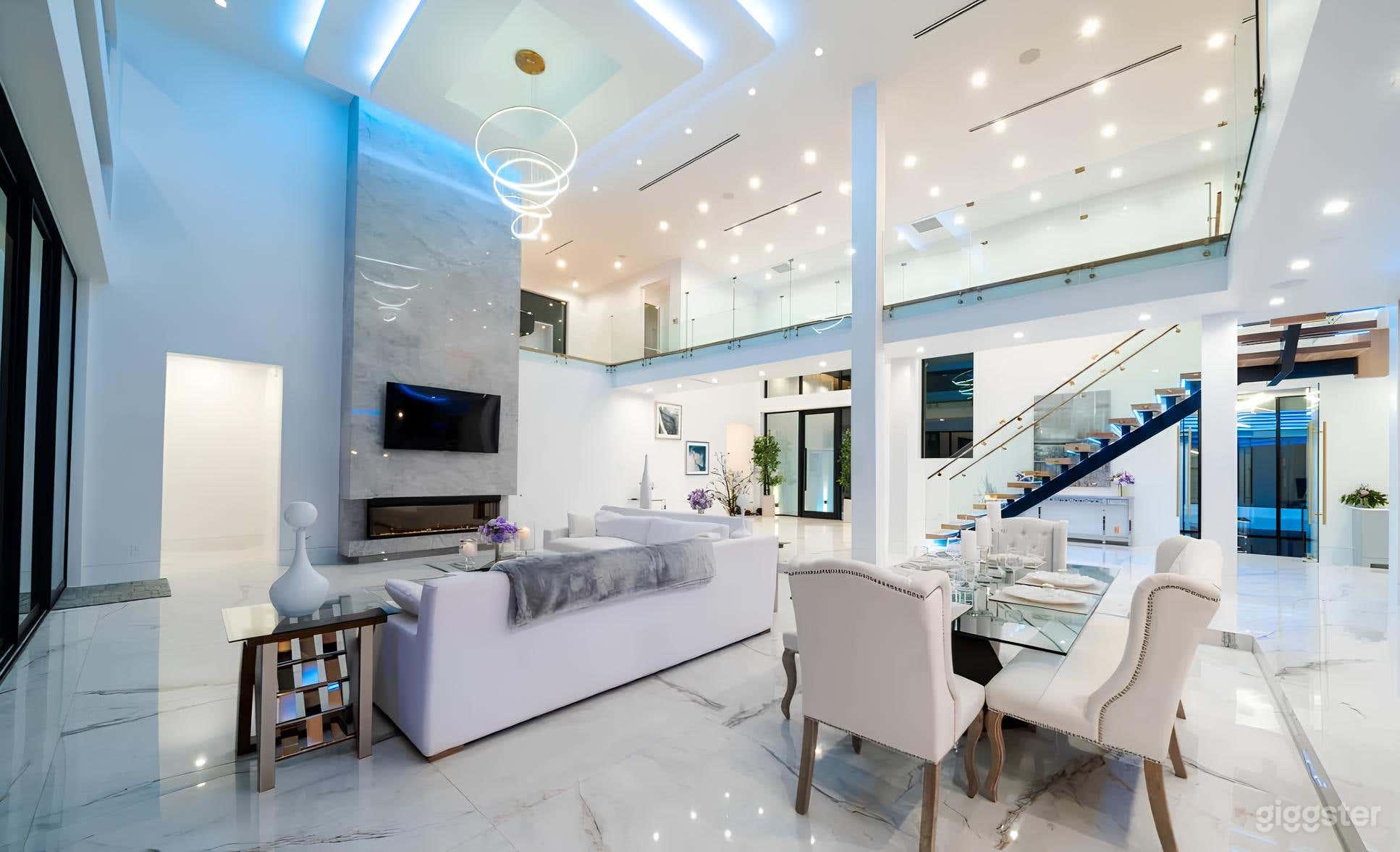  Luxurious Creative Haven with Pool in Dalllas (Buyout) Photo 2