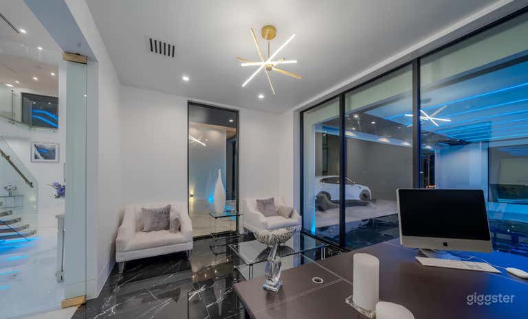   Luxurious Creative Haven with Pool in Dalllas (Buyout) 