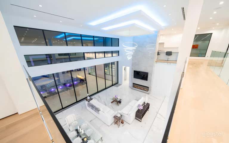   Luxurious Creative Haven with Pool in Dalllas (Buyout) 