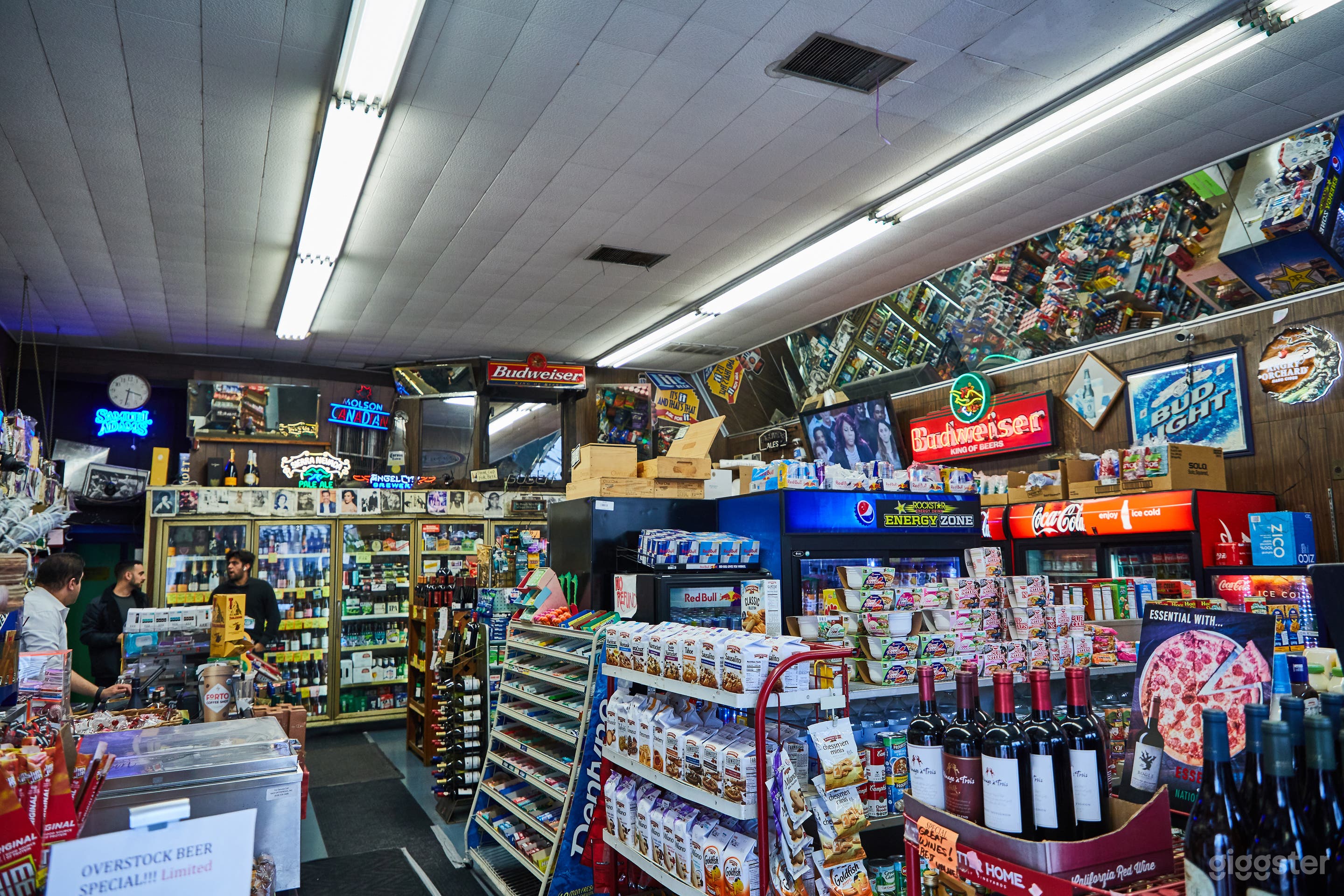 Liquor Store on Sunset with a Backroom Photo 1