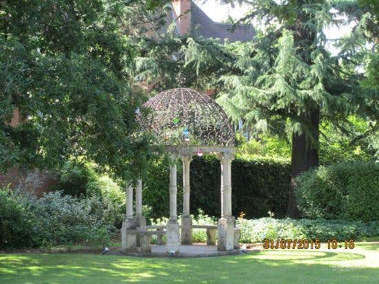 Victorian Wedding Dome Photo 4