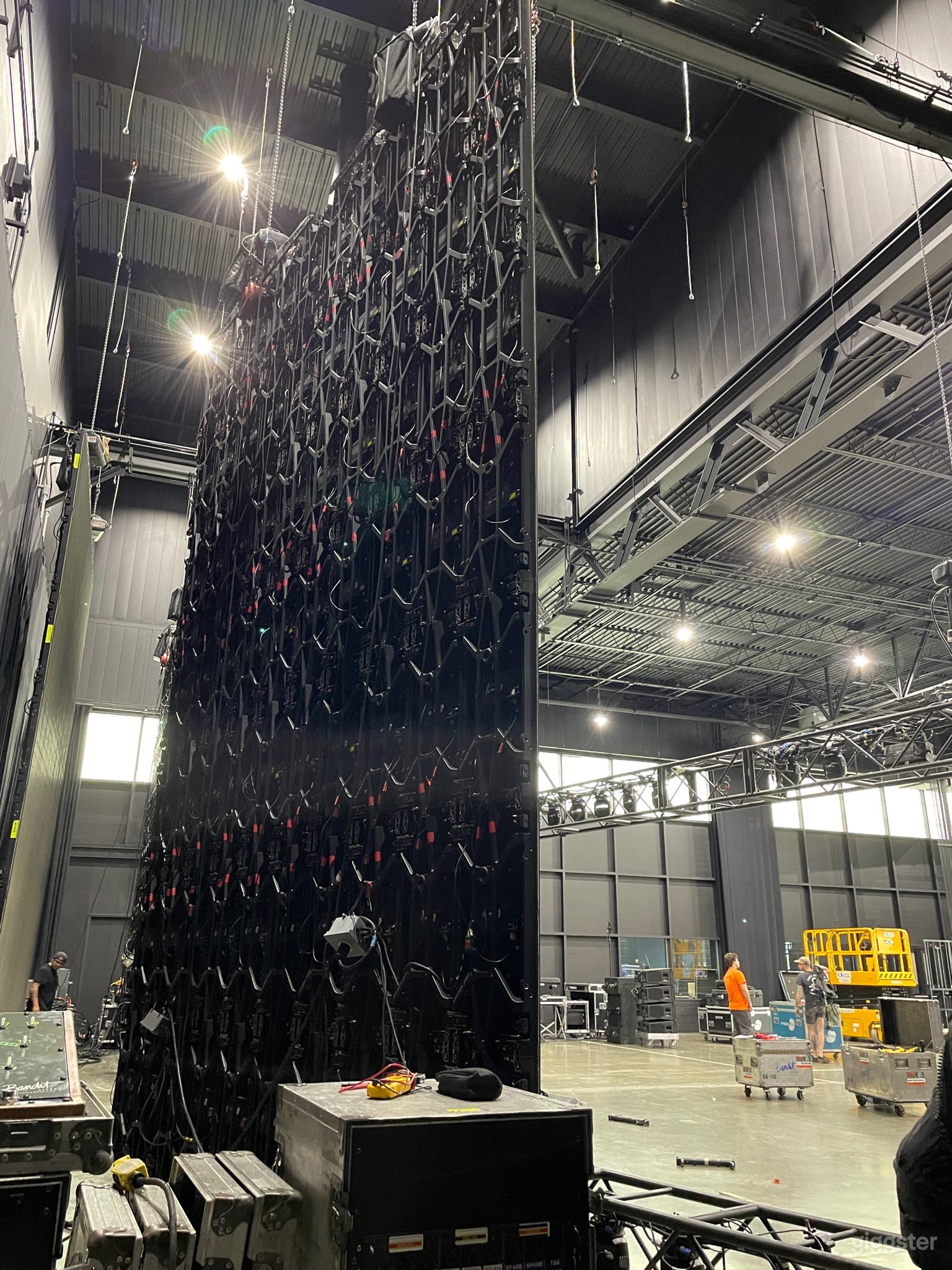 Rig directly to the 43' support beams or from the installed bridle system