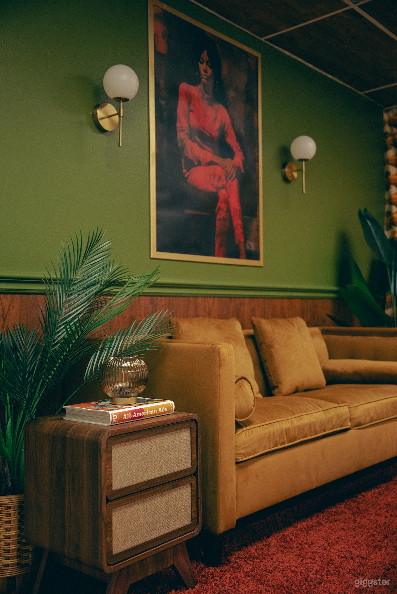 7 Sets in Simi - Podcast Sets, Retro Set &amp; More Photo 4