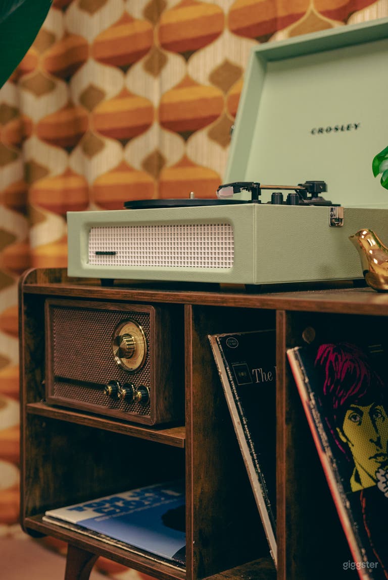  7 Sets in Simi - Podcast Sets, Retro Set & More 