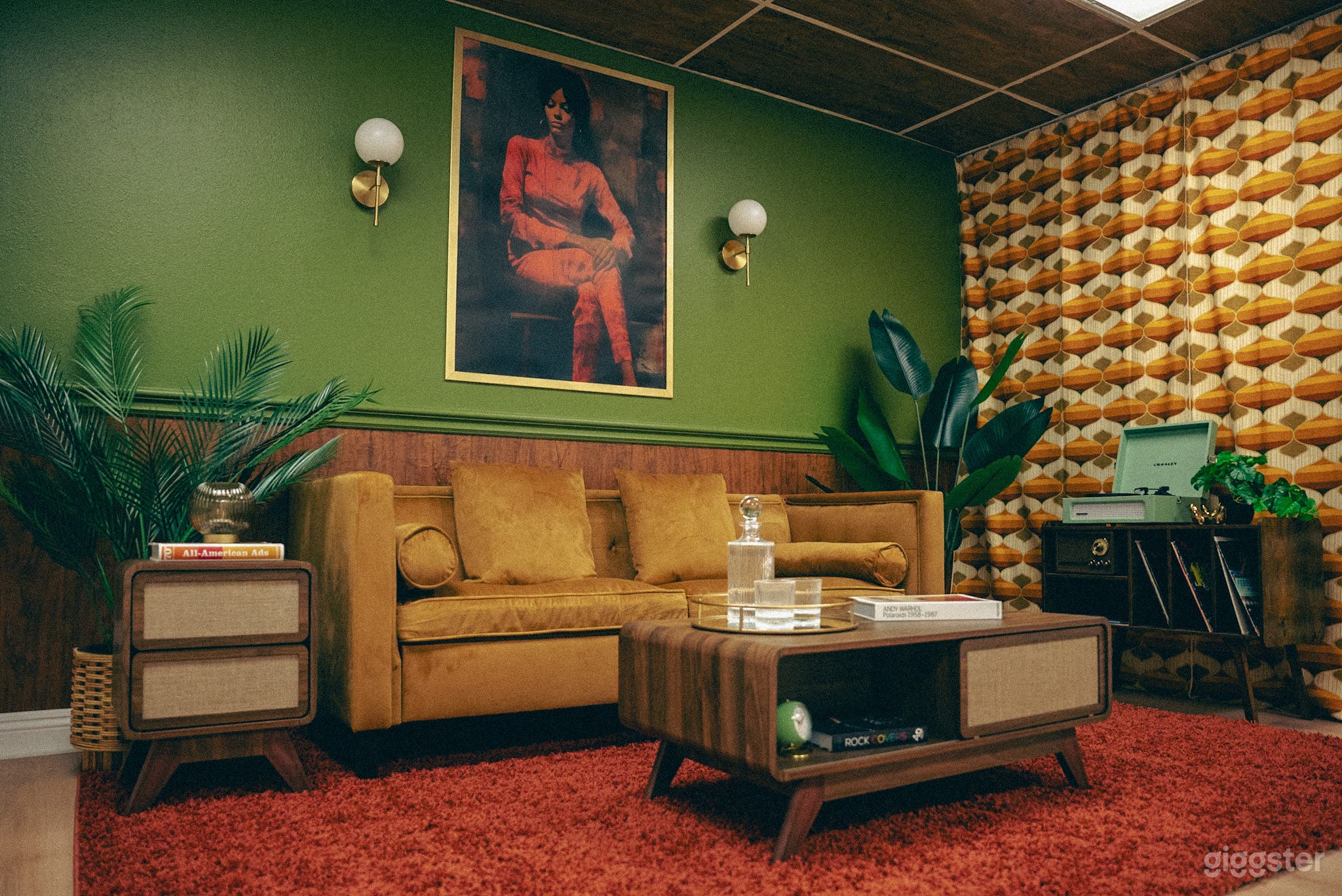 7 Sets in Simi - Podcast Sets, Retro Set &amp; More Photo 2