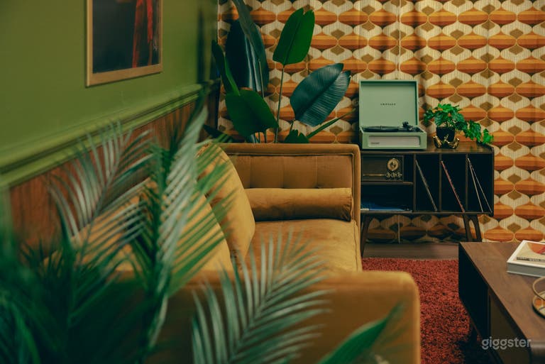  7 Sets in Simi - Podcast Sets, Retro Set & More 