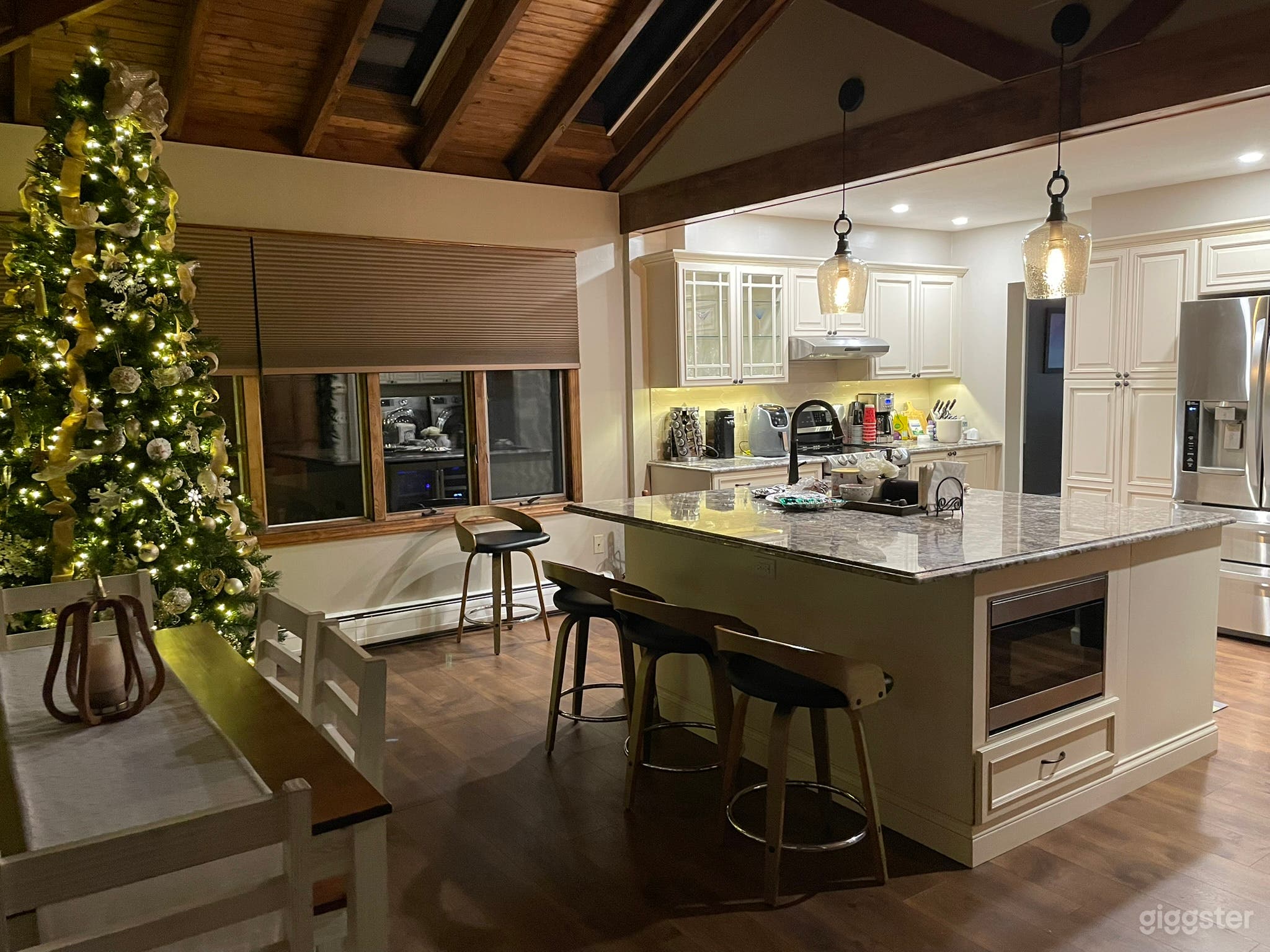 Modern farmhouse kitchen Photo 3