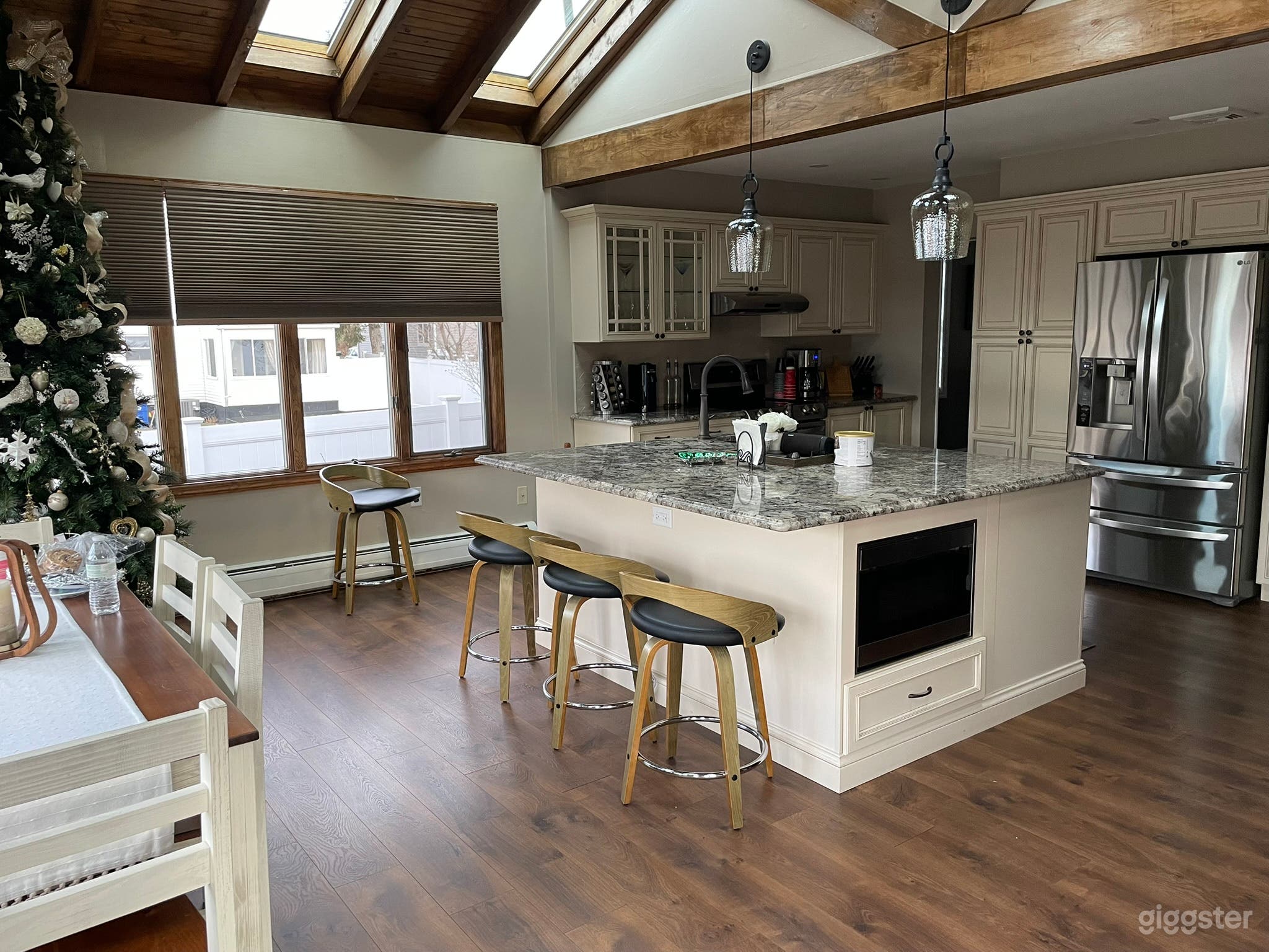 Modern farmhouse kitchen Photo 4
