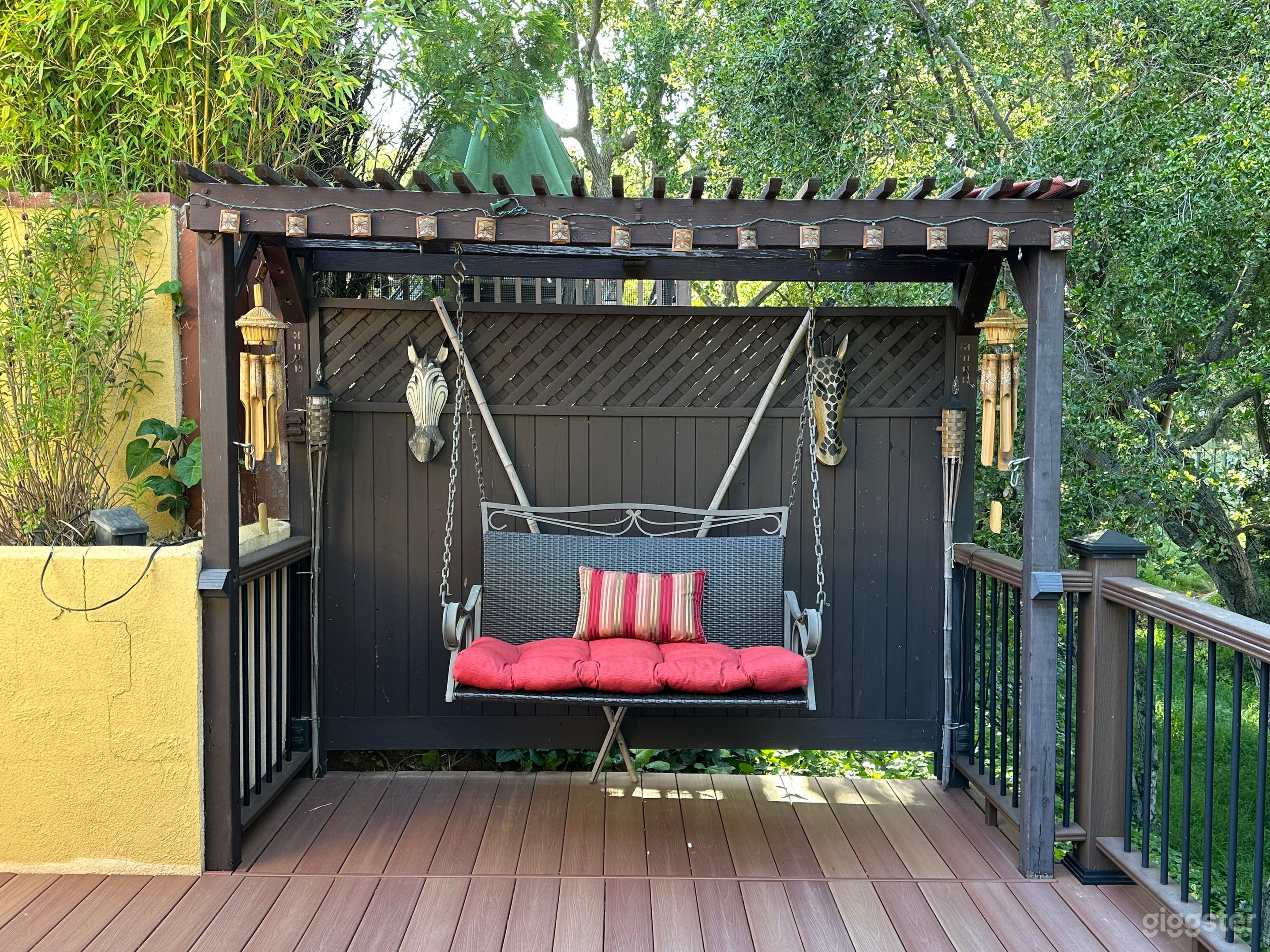 Amazing house with backyard Photo 2