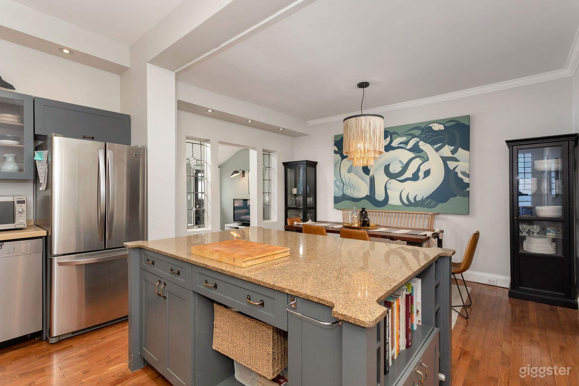 Charming, wraparound porch house in Parkdale Photo 3