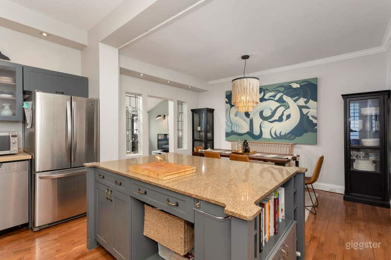  Charming, wraparound porch house in Parkdale 