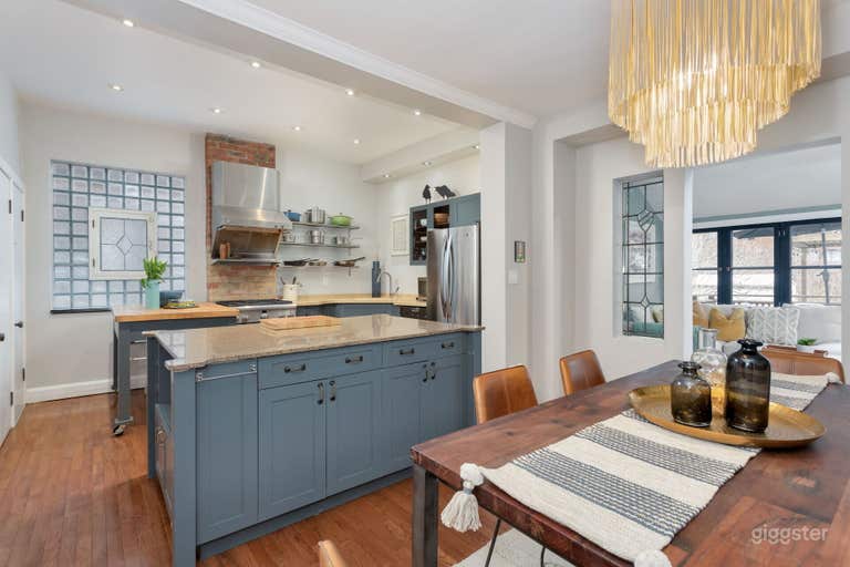  Charming, wraparound porch house in Parkdale 
