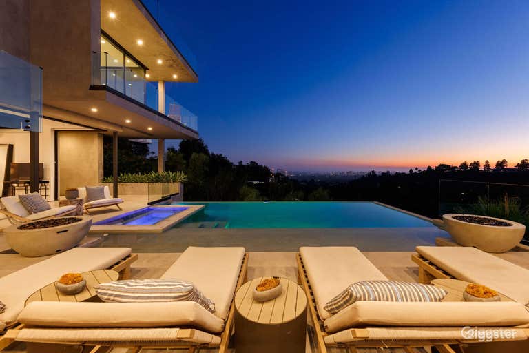   LLOYDCREST LUMINARY: CINEMATIC BLISS/POOL 