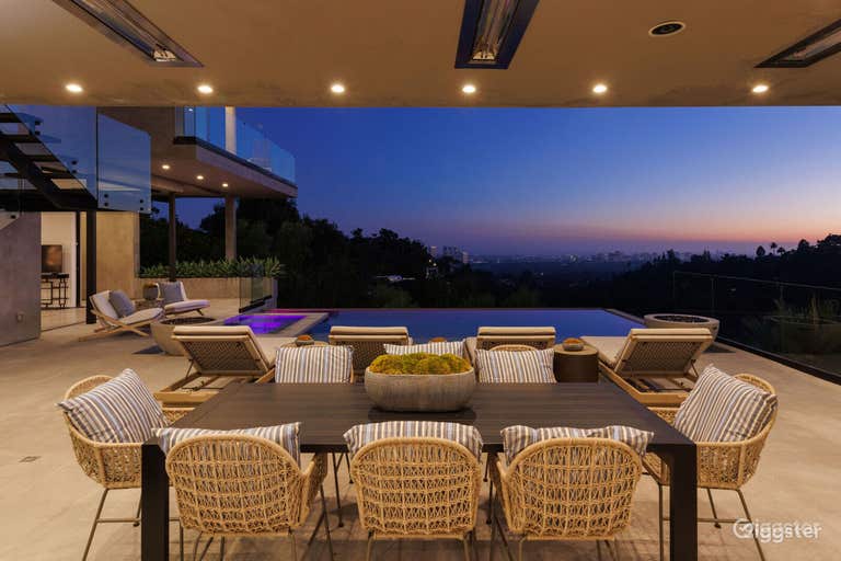   LLOYDCREST LUMINARY: CINEMATIC BLISS/POOL 