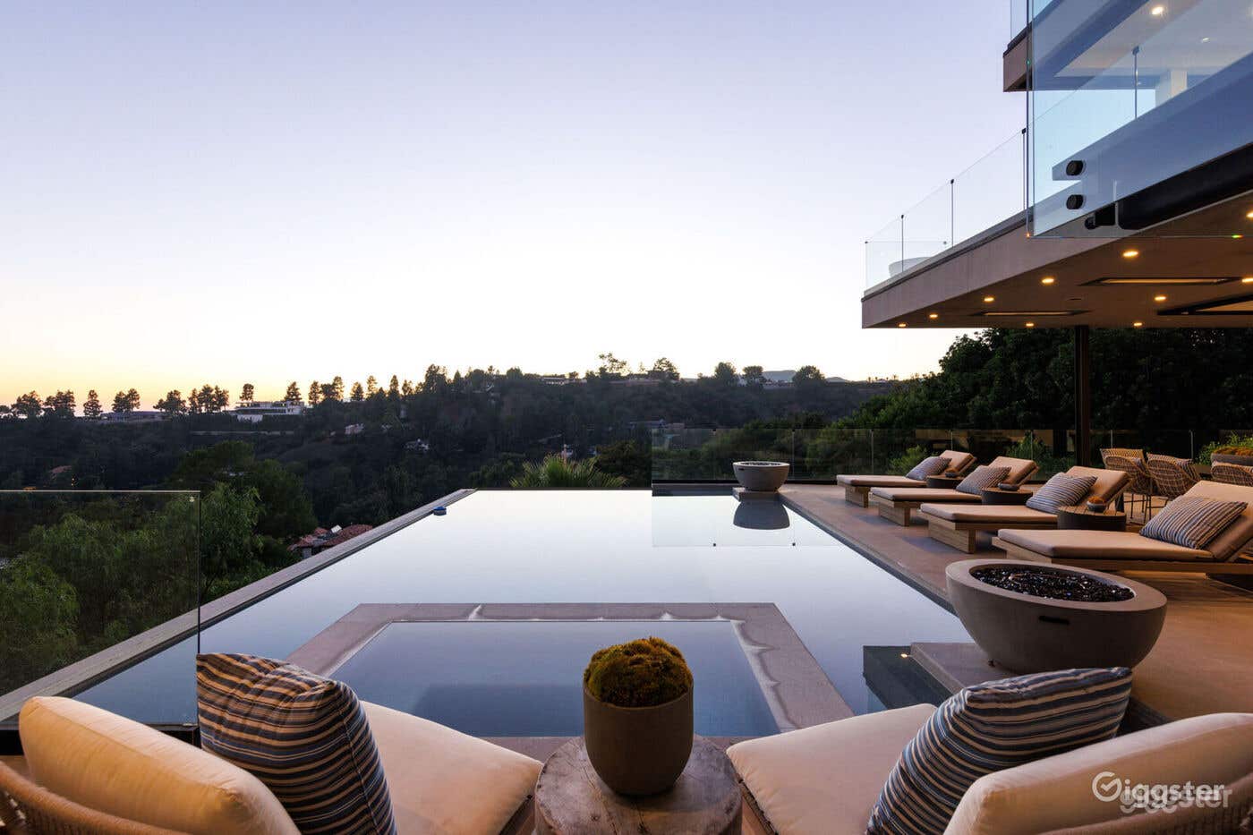  LLOYDCREST LUMINARY: CINEMATIC BLISS/POOL Photo 1