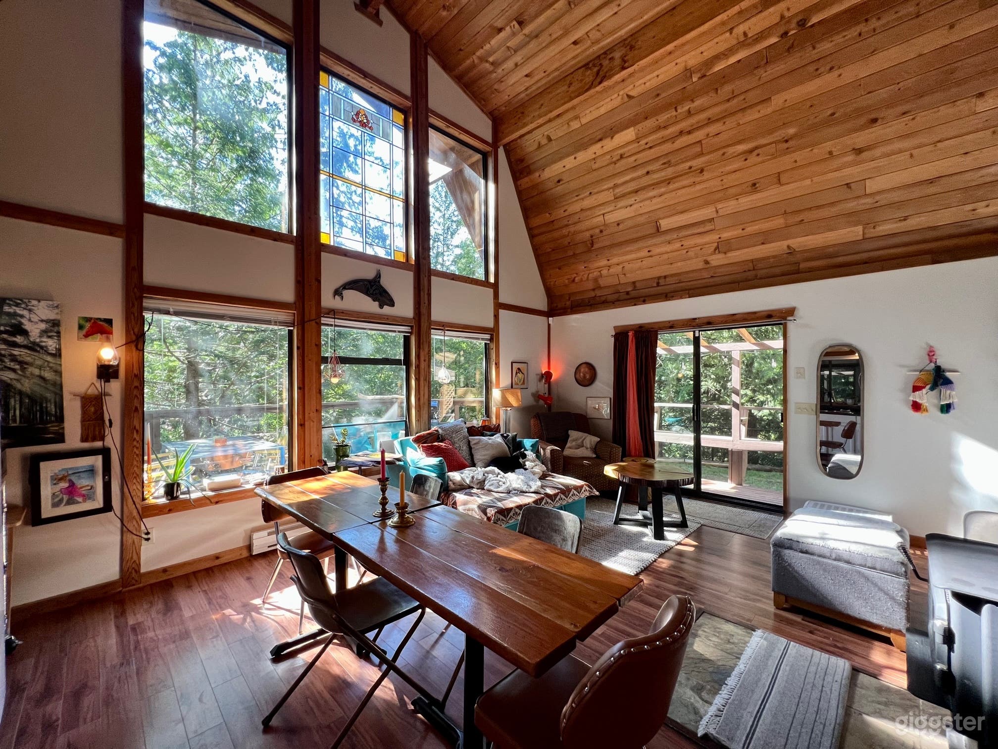 A picturesque little cabin