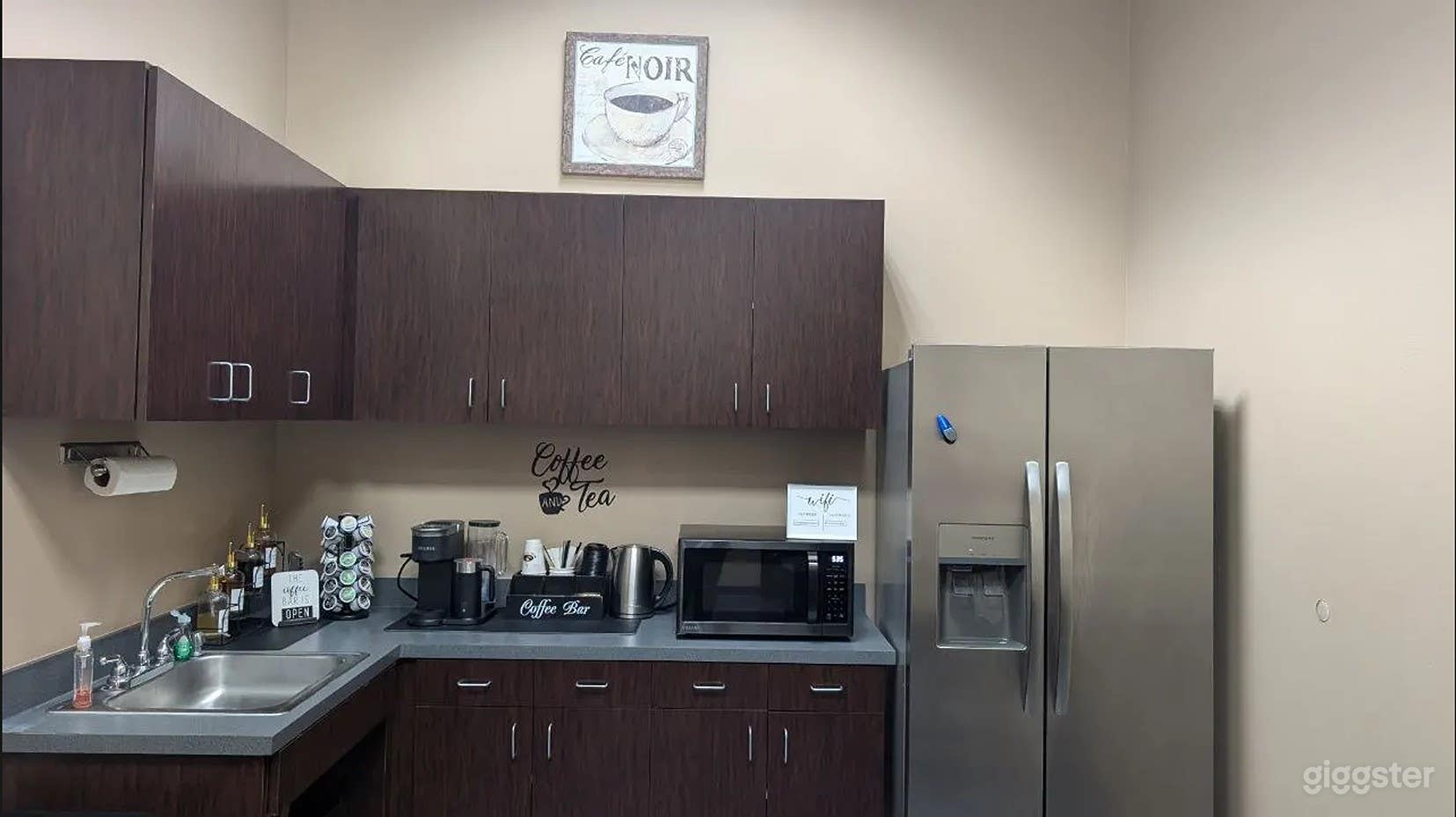 Classroom with Coffee &amp; Tea Bar  Photo 2