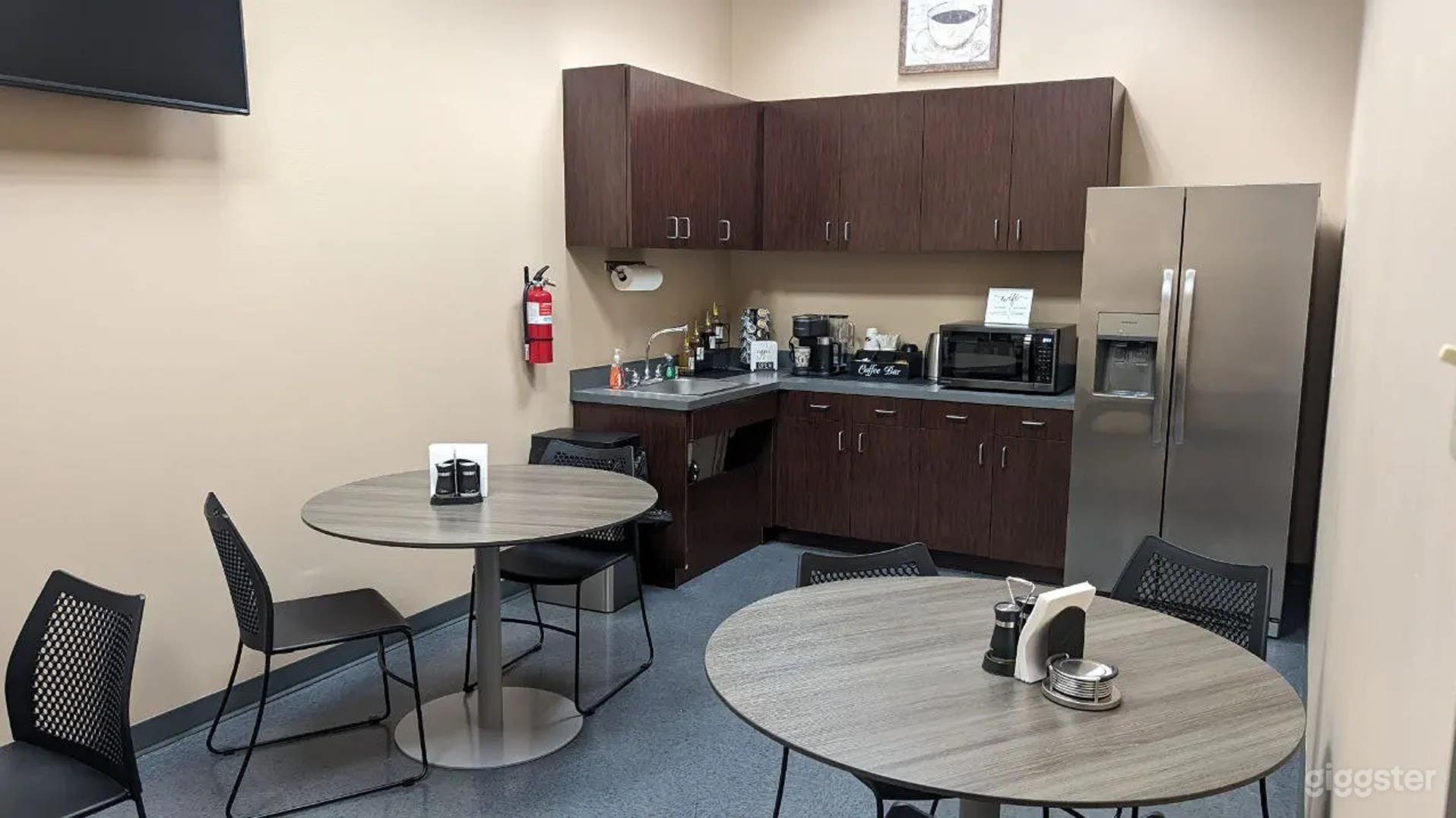 Classroom with Coffee &amp; Tea Bar  Photo 3