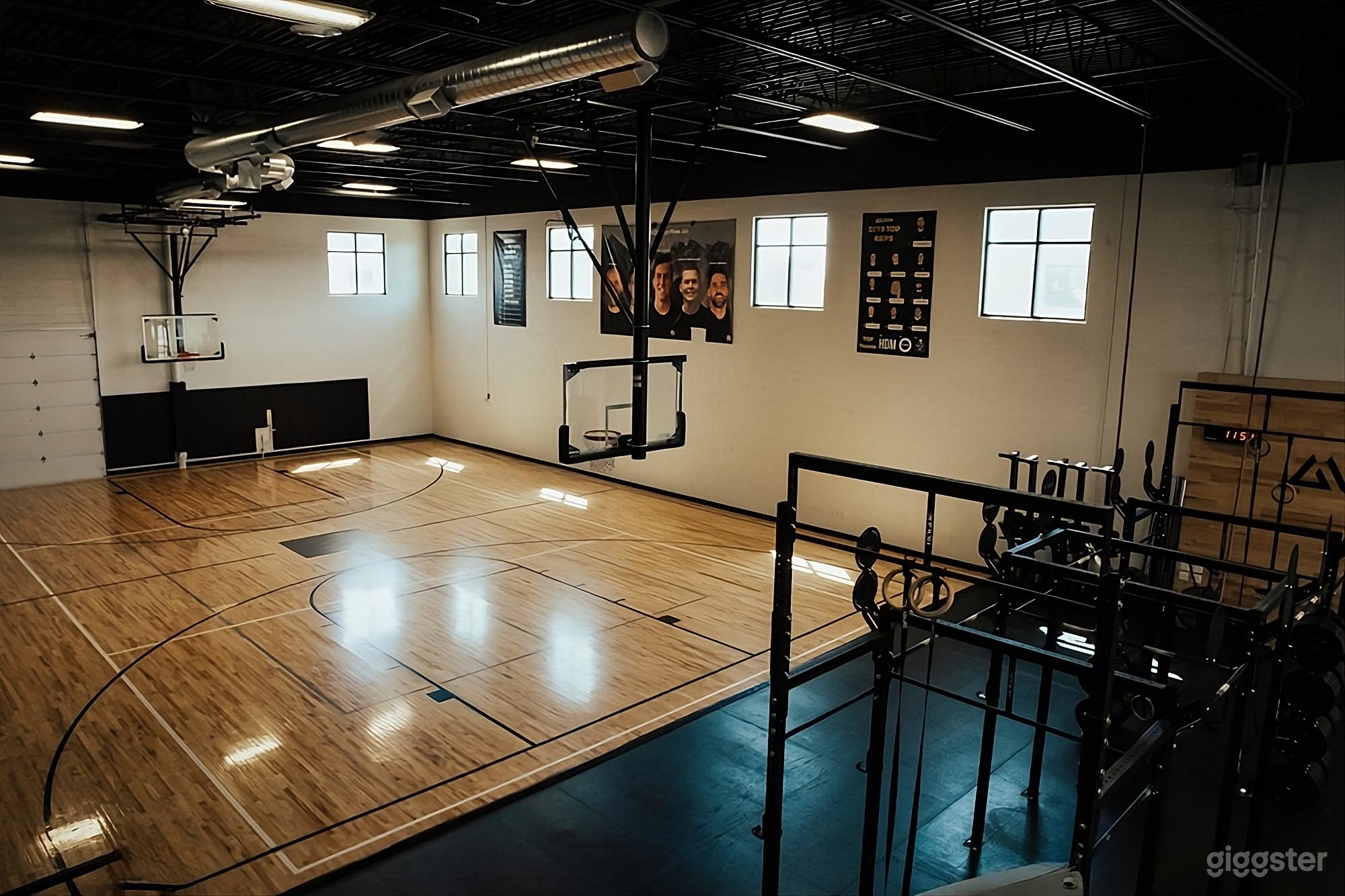 Modern office, B ball court, &amp; fitness studio  Photo 1