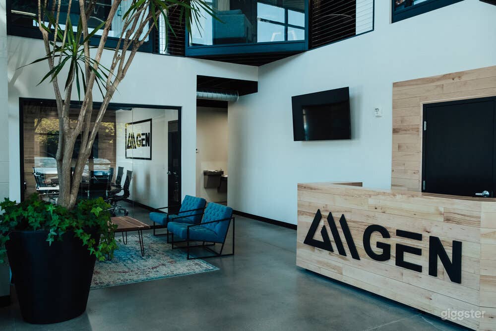 Modern office, B ball court, &amp; fitness studio  Photo 4