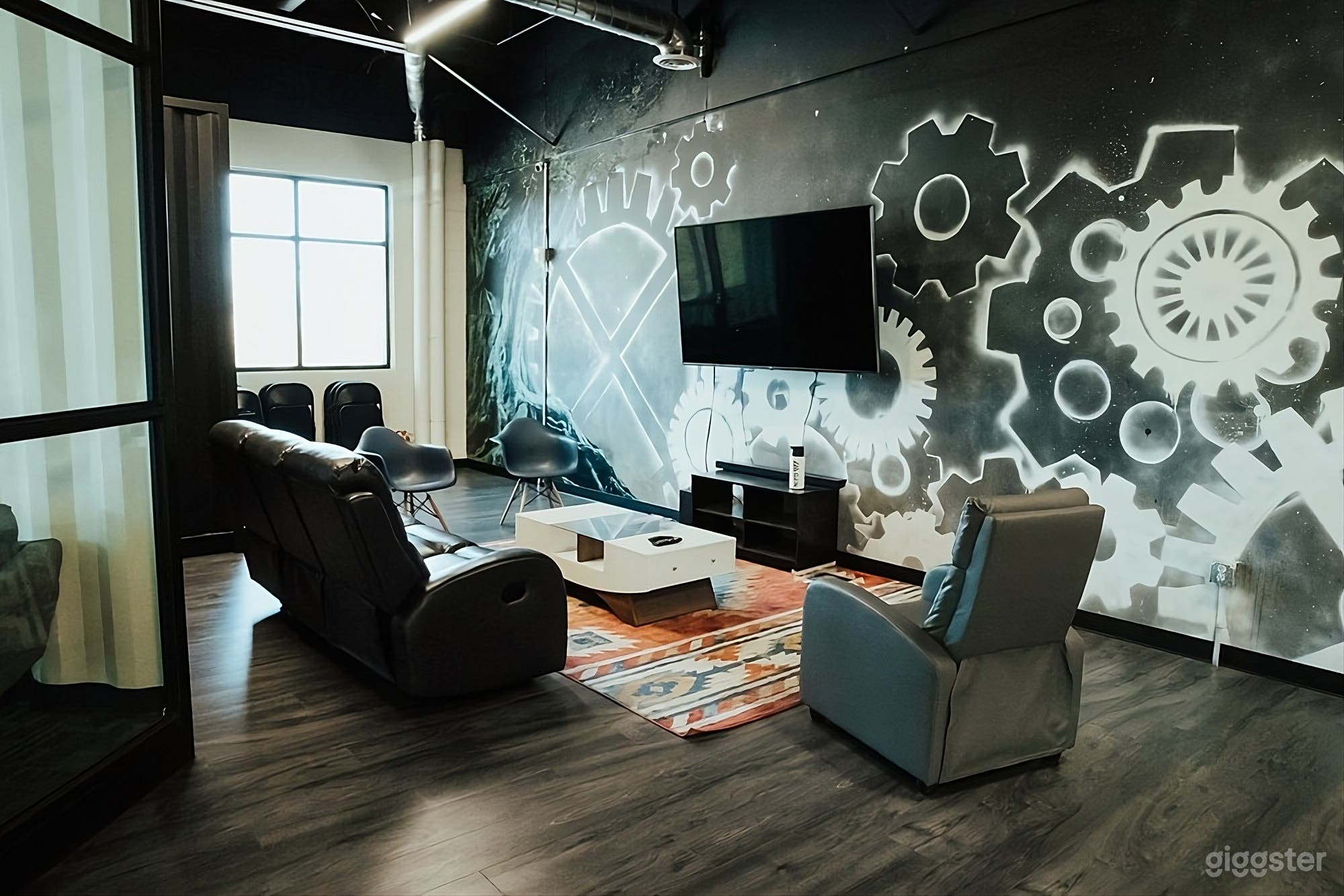 Modern office, B ball court, &amp; fitness studio  Photo 4