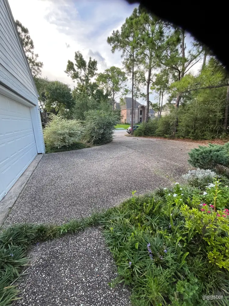  Lush, Private Backyard & Garden Area – Great for Outdoor 