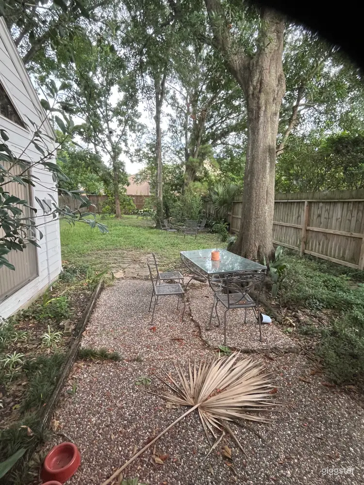 Lush, Private Backyard &amp; Garden Area – Great for Outdoor Photo 1