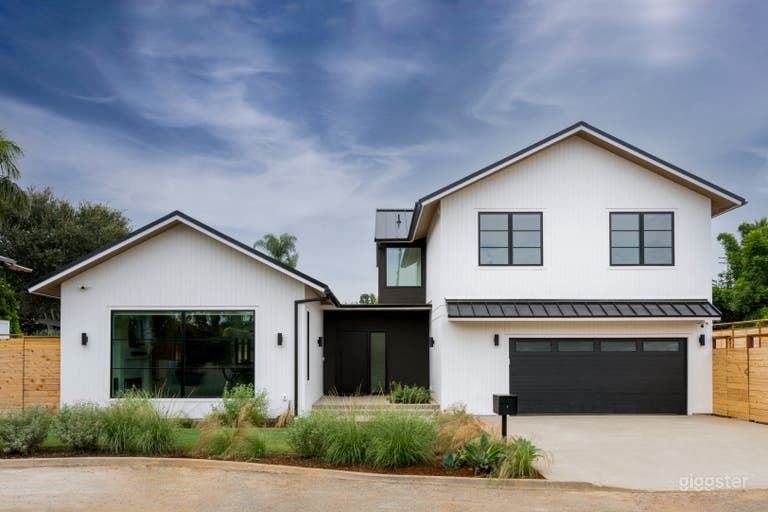  Stunning Modern Farmhouse in Encinitas! 