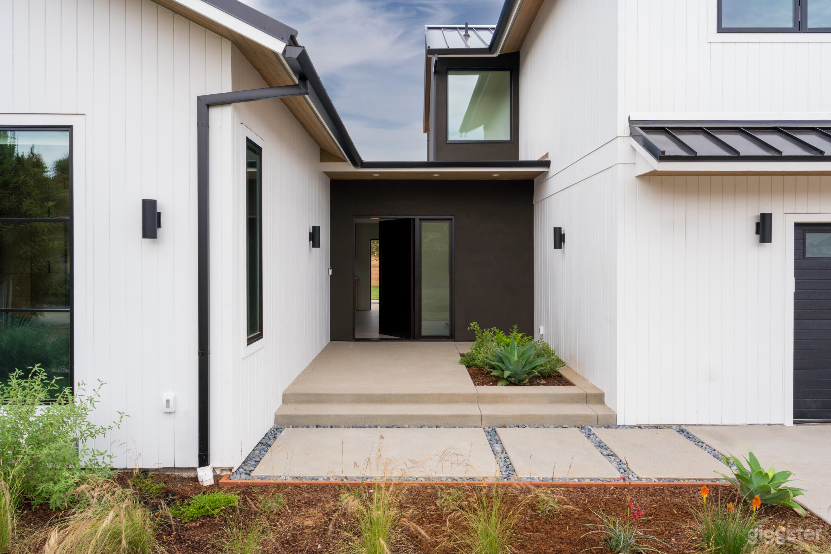 Stunning Modern Farmhouse in Encinitas! Photo 4