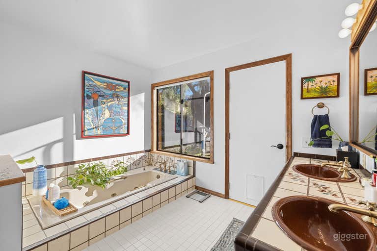  Rustic Ranch Style Home in Calabasas 