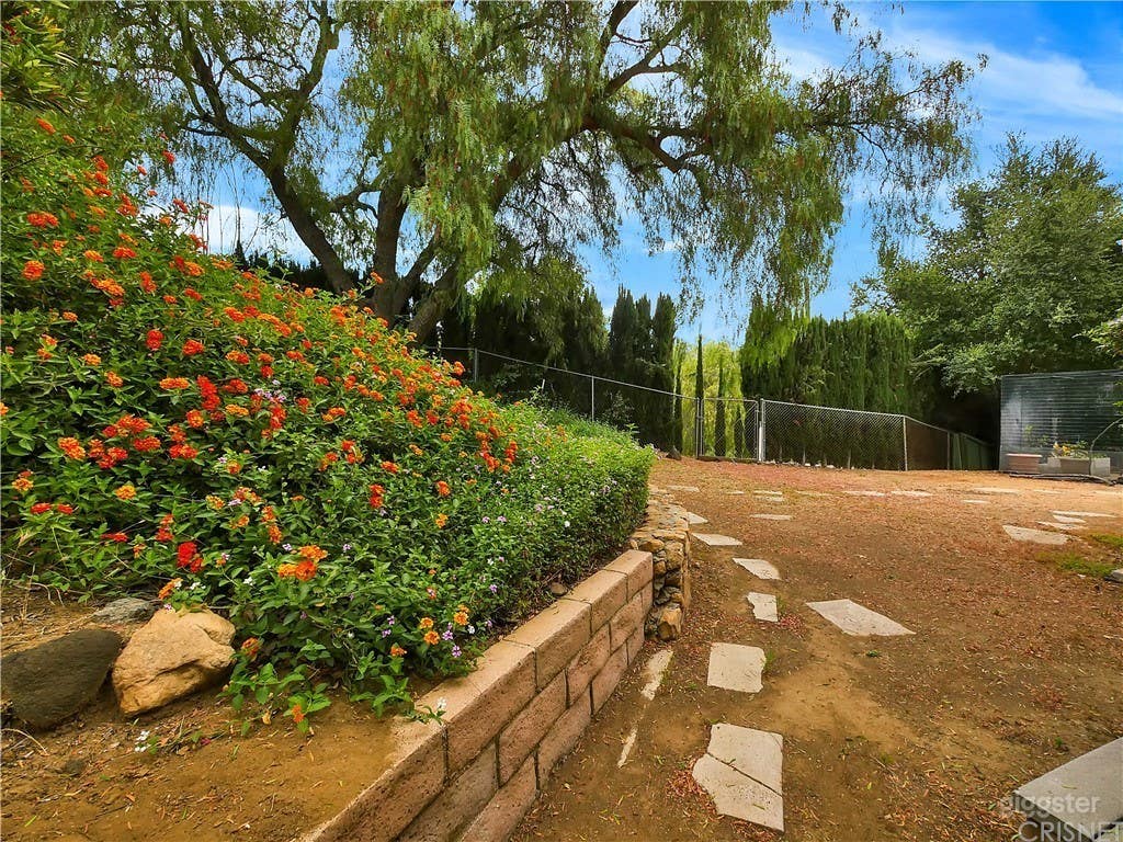 Rustic Ranch Style Home in Calabasas Photo 3