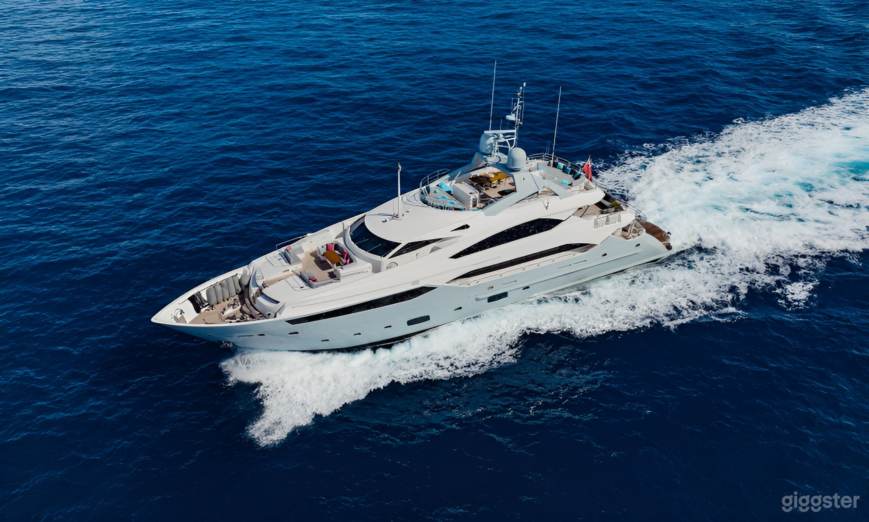 Luxury Giant Motorboat Photo 1