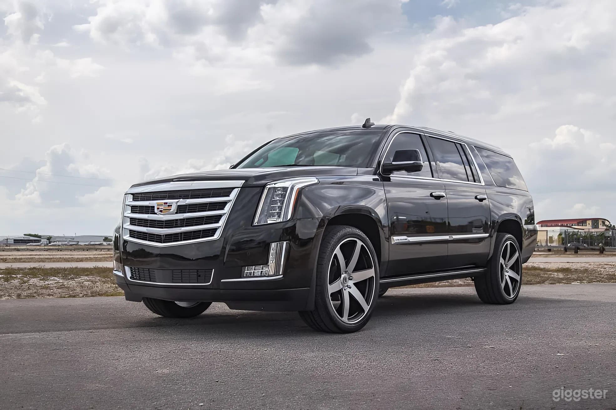 6 Pax Cadillac Escalade SUV Photo 4